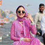 Priyanka KD Instagram - My happy place 😊….. #priyankakholgade #instagram #instagood #instalike #photography #photoshoot #photooftheday #kashi #varanasi #banaras #kashighat #assighat #ghat