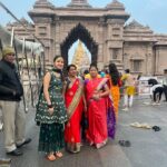 Priyanka KD Instagram - Let’s begin my BirthDay with family … every year I celebrated my birthday out of India with frnds , clubs , dance and whatever bull shit but Now i want celebrate like this #kashivishwanath #kashi #kashivishwanathtemple #varanasi #banaras #priyankakholgade #birthday #birthdaygirl #priyankakd