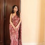 Priyanka Mohan Instagram - Looks like I’ve a favourite Profile? Haha Outfit- @ridhimehraofficial Accessories- @karnikajewelshyd Styled by- @openhousestudio.in Styling team- @prarthanasrinivasaraja @mithra_kandhaswaami Photos @kannasrihari