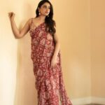 Priyanka Mohan Instagram - Looks like I’ve a favourite Profile? Haha Outfit- @ridhimehraofficial Accessories- @karnikajewelshyd Styled by- @openhousestudio.in Styling team- @prarthanasrinivasaraja @mithra_kandhaswaami Photos @kannasrihari