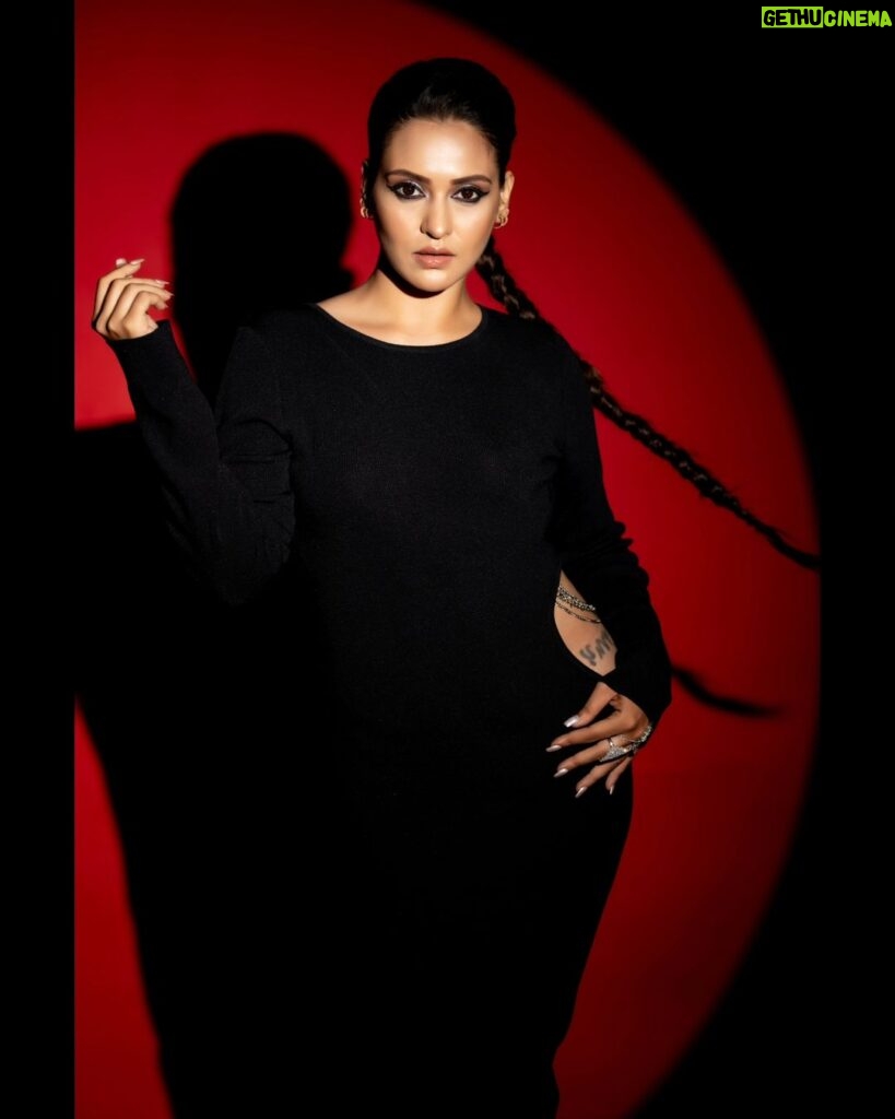 Priyanka Sarkar Instagram - ❤️🖤❤️🖤❤️ @imsayandey @fashiondoctor_official @makeupbysumanganguly @moumitasani @abhireporting @bhaskar5100