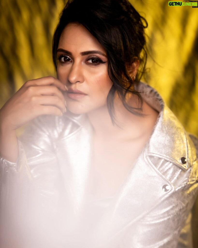 Priyanka Sarkar Instagram - ❄️❄️❄️ @imsayandey @fashiondoctor_official @makeupbysumanganguly @moumitasani @abhireporting @bhaskar5100