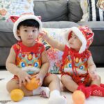 Puttichai Kasetsin Instagram - Happy Chinese New Year 2024 ครับ/ค่ะ พี่ๆ @pjpjpitt @welaand2bros 👦🏻👧🏻🧧🎊🪭🐉😊❤️🍊 ชุดน่ารัก @babylovett_brand
