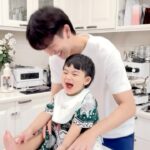 Puttichai Kasetsin Instagram - 1วัน1000คำถามกับแม่คร้าบบบ 🤣 @pjpjpitt เติบโตและเก่งขึ้นเรื่อยๆ พ่อแม่ภูมิใจไม่หยุดเลยครับลูก หลงลูกสุดคร้าบ 55555 🥰❤️ #พีร์เจ1ขวบ2เดือน