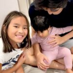 Puttichai Kasetsin Instagram - Happy birthday หนูปีหลานรักของน้าพุฒน้าจุ๋ยนะคะ หนูปีเป็นเด็กที่สดใสร่าเริง เก่งและเป็นเด็กดีมากๆอยู่แล้ว พวกเราก็ขออวยพรให้หลานรักเติบโตอย่างแข็งแรงทั้งกายและใจในทุกๆปี น้าพุฒน้าจุ๋ยจะคอยsupportหนูปีแบบนี้ตลอดไปนะคะ น้าพุฒ น้าจุ๋ย น้องพีร์เจรักมากๆเลยน้า 😄❤️🫰🏼 @aff_taksaorn ป.ล.รูปวันเกิดคุณแม่แต่ลงวันเกิดคุณลูกนะคะ 😆🎉🎂
