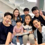Puttichai Kasetsin Instagram - Happy birthday หนูปีหลานรักของน้าพุฒน้าจุ๋ยนะคะ หนูปีเป็นเด็กที่สดใสร่าเริง เก่งและเป็นเด็กดีมากๆอยู่แล้ว พวกเราก็ขออวยพรให้หลานรักเติบโตอย่างแข็งแรงทั้งกายและใจในทุกๆปี น้าพุฒน้าจุ๋ยจะคอยsupportหนูปีแบบนี้ตลอดไปนะคะ น้าพุฒ น้าจุ๋ย น้องพีร์เจรักมากๆเลยน้า 😄❤️🫰🏼 @aff_taksaorn ป.ล.รูปวันเกิดคุณแม่แต่ลงวันเกิดคุณลูกนะคะ 😆🎉🎂