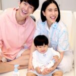 Puttichai Kasetsin Instagram - Always Happy ครับ 😆🩵✨ ทุกวันก่อนทำกิจกรรม ขาดไม่ได้เลยที่แม่ต้องบำรุงผิวให้น้องพีร์เจ เตรียมผิวให้ชุ่มชื้น พร้อมกลิ่นหอม น่ารักอารมณ์ดี พร้อมไปลุยทุกกิจกรรม ด้วย ดีนี่ ออร์แกนิค ออลเวย์ส แฮปปี้ เบบี้โลชั่น ที่มาพร้อม Emoti Tech เทคโนโลยีกลิ่นหอมที่ช่วยให้เบบี้อารมณ์ดี : ตัวช่วยที่แม่วางใจ บำรุงผิวต้าวพีร์เจให้เนียน นุ่ม หอมน่ารักอารมณ์ดีทั้งวัน 😄🫰🏼 #DneeThailand #DneeSmileBooster #บูสต์รอยยิ้มได้ทั้งบ้าน