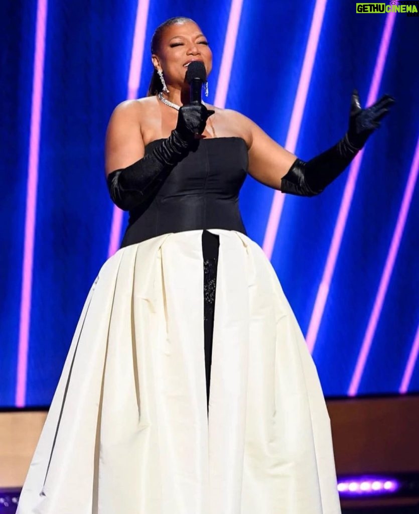 Queen Latifah Instagram - What a night to celebrate! Thank you @naacpimageawards and to the whole team who created this magical event 🫶🏽 Musical Director: @adamblackstone Creative Director: #eboninichols Hair: @hairbyiasia Makeup: @iamsamfine Stylist: @jasonrembert Wardrobe: @iamhdiddy
