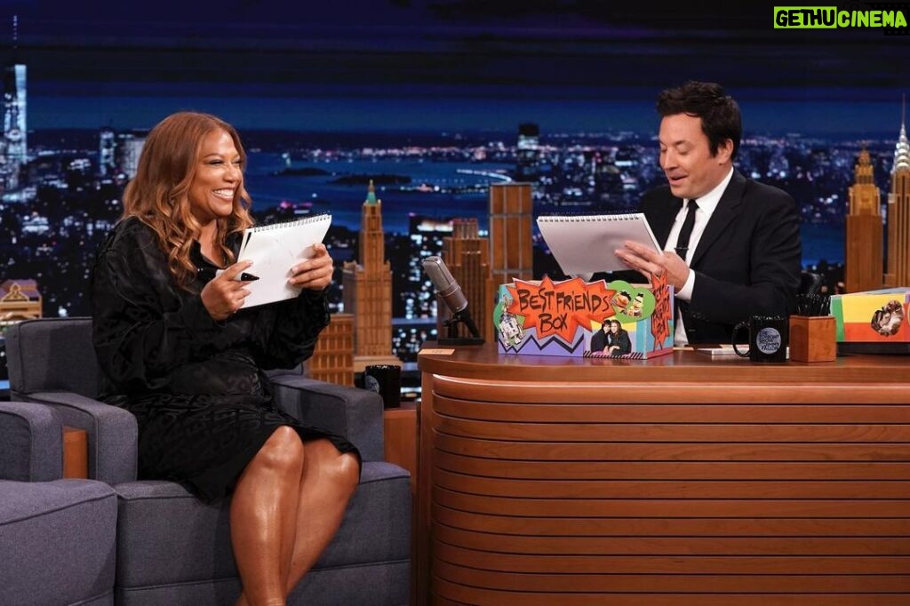 Queen Latifah Instagram - Never doubt our BFF status #BestFriendsBoxChallenge 🤣 #FallonTonight . 📸: Sean Gallagher/NBC