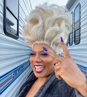 Queen Latifah Instagram - So much fun yesterday bringing Ursula to life 💜🖤💜 #TheLittleMermaidLive #ABC .
.
Makeup by @makeupbytym 
Wig by @curtiswilliam 
Nails by @kimmieKyees and
@mobelisa