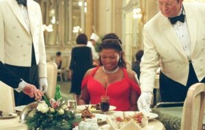 Queen Latifah Instagram - Treat yourself to something nice this weekend #fbf #lastholiday #selfcare