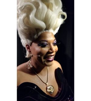 Queen Latifah Instagram - So much fun yesterday bringing Ursula to life 💜🖤💜 #TheLittleMermaidLive #ABC .
.
Makeup by @makeupbytym 
Wig by @curtiswilliam 
Nails by @kimmieKyees and
@mobelisa