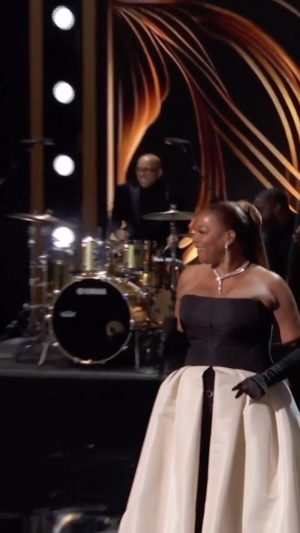 Queen Latifah Instagram - 🖤🖤🖤 @naacpimageawards