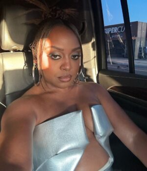Quinta Brunson Instagram - Hello I’m going to see Beyoncé 
Thank you @sofi for having us!

Hair: @hair4kicks 
Mua: @kashalassien 
Styling: @bryonjavar
Photographer: @tyrenredd
Dress: @rickowensonline