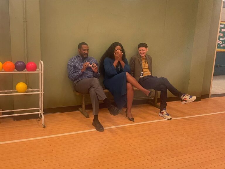 Quinta Brunson Instagram - Abbott season 2 finale tonight! Thank you all for being with us for another wonderful season. Here’s some bts to celebrate :) See ya later ✌🏾
