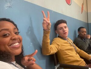 Quinta Brunson Instagram - Abbott season 2 finale tonight!

Thank you all for being with us for another wonderful season. Here’s some bts to celebrate :)

See ya later ✌🏾