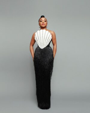 Quinta Brunson Instagram - 🌟@sagawards 🌟

Stylist: @bryonjavar 
Dress: @jeanlouissabaji 
Jewelry: @neillanecouture 
Hair: @alexander_armand 
Makeup: @reneeloizmakeup 
Nails: @customtnails1 
Photographer: @tyrenredd