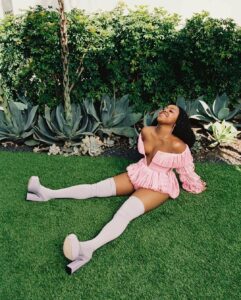 Quinta Brunson Instagram - Posting this pic because I just love it. 📸 @rosalineshahnavaz for @instylemagazine Styling : @bryonjavar