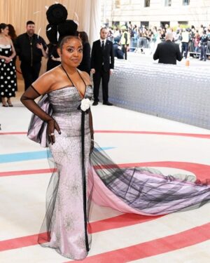 Quinta Brunson Instagram - Well. I went to my very first met gala. 

Thank you @prabalgurung for working with @bryonjavar to bring all 4’11” of me to the carpet.

Thank you @voguemagazine for having me.

Hair @alexander_armand 
Nails @customtnails1 
Makeup @jessicasmalls 
Photos @gettyimages & @lewismirrett