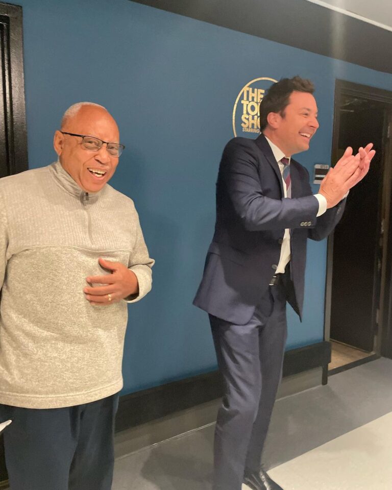 Quinta Brunson Instagram - Came to do Jimmy Fallon♥️ brought my parents, but I know they only came here to see Jimmy as you can see from the majority of the photos. Hair: @hairbykmiller mua: @reneeloizmakeup nails: @customtnails1 Styling: @bryonjavar Head to toe: @dolcegabbana 30 Rockefeller Plaza