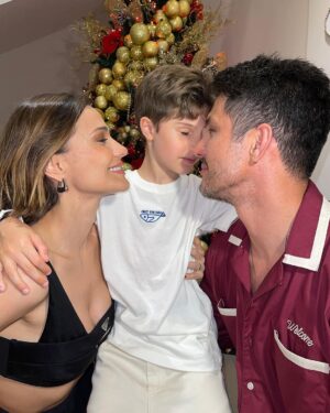 Rômulo Estrela Instagram - de ontem, pra desejar um Natal lindo, cheio de amor e leveza pra vocês. 🤍🎄