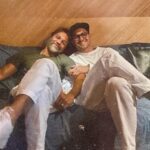 Rômulo Estrela Instagram - Esse aí sou eu no chão do estúdio. Assim foi essa última semana e esse foi meu último trabalho pra fechar 2023; colocando voz em um personagem pra contar mais uma história, dessa vez de um jeito e perspectiva diferente do que normalmente faço e logo vocês vão poder assistir. ✌️ Rio de Janeiro, Rio de Janeiro