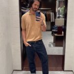 Rômulo Estrela Instagram - mais uma semana aqui em SP: estúdio, lançamento da trigésima edição da @lofficielhommesbr, presentes e carinho de fãs incríveis (@portalromuloestrela e @editsromuloe ❤️) e @simmone.souza com Rominho 😂🫶 São Paulo, Brazil