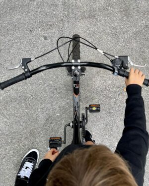 Rômulo Estrela Instagram - aleatoriedades do rolo de câmera da última semana. um pouco de trabalho, férias do filho e olivia, quem já conhece essa garota? 😏