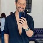 Rômulo Estrela Instagram - Ontem foi uma mistura de muitas sensações boas. Pela primeira vez dividindo um set com meu filho, trabalhando juntos em uma campanha. Obrigado @vivaraonline pela parceria e por essa história contada juntos. Vai ser lindo. ❤️ São Paulo, Brazil