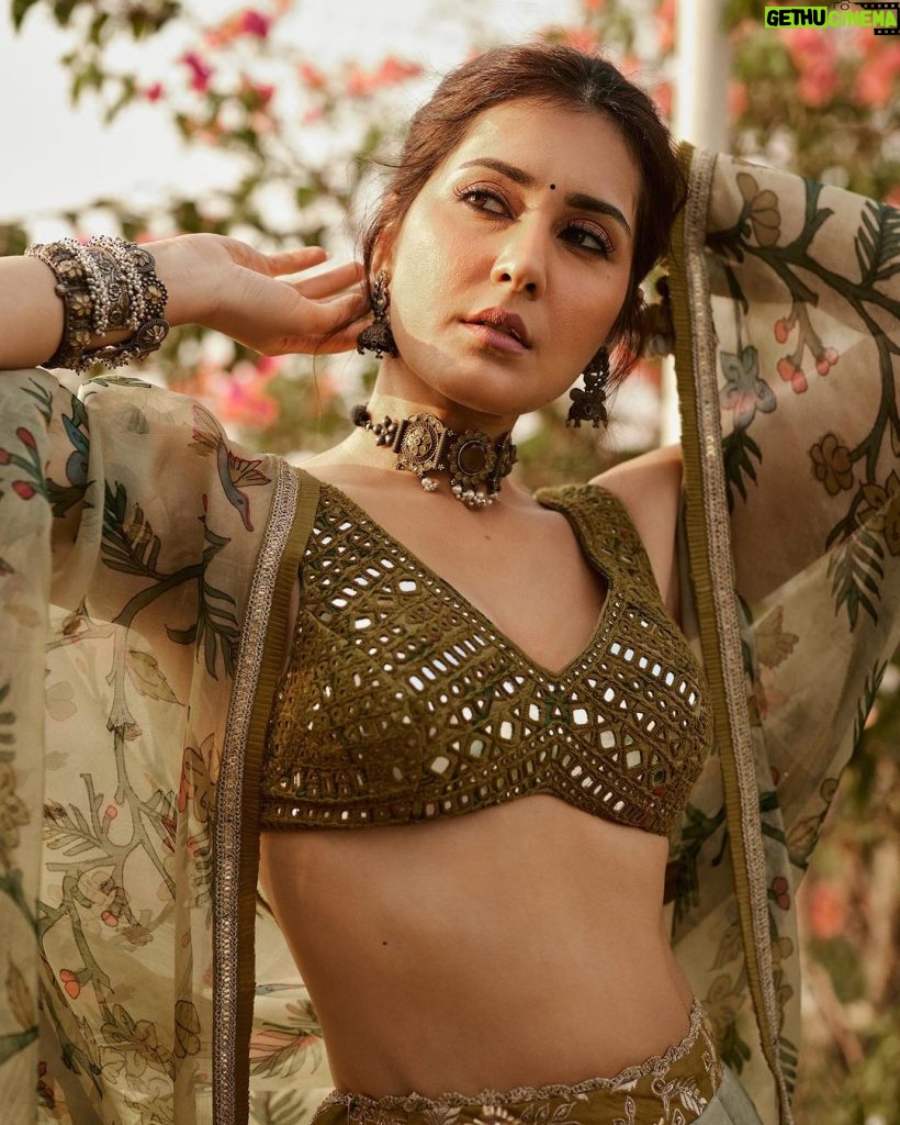 Raashi Khanna Instagram - #yodha in Hyderabad 💚 Outfit - @archanajaju.in Jewellry - @azotiique @ishhaara @vasundharajewelry Styling - @alliaandnayaab Makeup - @makeupbyshefali.s Hair - @zoequiny.hair 📸 @arifminhaz