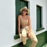 Rafa Brites Instagram - Rota do cacau. Tive ume experiência linda para conhecer o programa #Cocoaplan que tem como o objetivo fomentar e implementar práticas regenerativas e sustentáveis na cadeia de produção desse fruto tão mágico. Agora toda vez que for degustar ou atacar mesmo aquele chocolate delicioso vou lembrar de toda a importância que o cacau tem para nosso país. Melhor é ter essa experiência com os amigos @ritabatista @juferraz @cacelico e @enzocelulari ! Obrigada @cantagalo.cacau @nestlechocolates ate a próxima! Fotos @lecanovo #publi