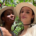 Rafa Brites Instagram - Rota do cacau. Tive ume experiência linda para conhecer o programa #Cocoaplan que tem como o objetivo fomentar e implementar práticas regenerativas e sustentáveis na cadeia de produção desse fruto tão mágico. Agora toda vez que for degustar ou atacar mesmo aquele chocolate delicioso vou lembrar de toda a importância que o cacau tem para nosso país. Melhor é ter essa experiência com os amigos @ritabatista @juferraz @cacelico e @enzocelulari ! Obrigada @cantagalo.cacau @nestlechocolates ate a próxima! Fotos @lecanovo #publi