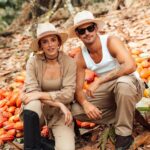 Rafa Brites Instagram - Rota do cacau. Tive ume experiência linda para conhecer o programa #Cocoaplan que tem como o objetivo fomentar e implementar práticas regenerativas e sustentáveis na cadeia de produção desse fruto tão mágico. Agora toda vez que for degustar ou atacar mesmo aquele chocolate delicioso vou lembrar de toda a importância que o cacau tem para nosso país. Melhor é ter essa experiência com os amigos @ritabatista @juferraz @cacelico e @enzocelulari ! Obrigada @cantagalo.cacau @nestlechocolates ate a próxima! Fotos @lecanovo #publi