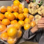 Rafa Brites Instagram – Atire a primeira pedra quem nunca se confundiu na quantidade da compra online achando que era a unidade …
Avisei a familia que viveremos de laranja e batata essa semana ! 😂😂😂