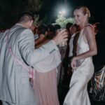Rafa Brites Instagram - Repare na evolução das fotos… O casamento da @celinalocks e do @ronaldo foi perfeito, não só pq tudo estava lindo… mas pq tudo estava leve, feliz e dançante! É impressionante como a Celina tem esse dom, ser o ápice da chiqueza e bom gosto , mas nunca chegar perto da frescura ou ostentação.. Que o amor vença todos os dias e a vida de vcs tenha o gosto daquela pipoquinha doce