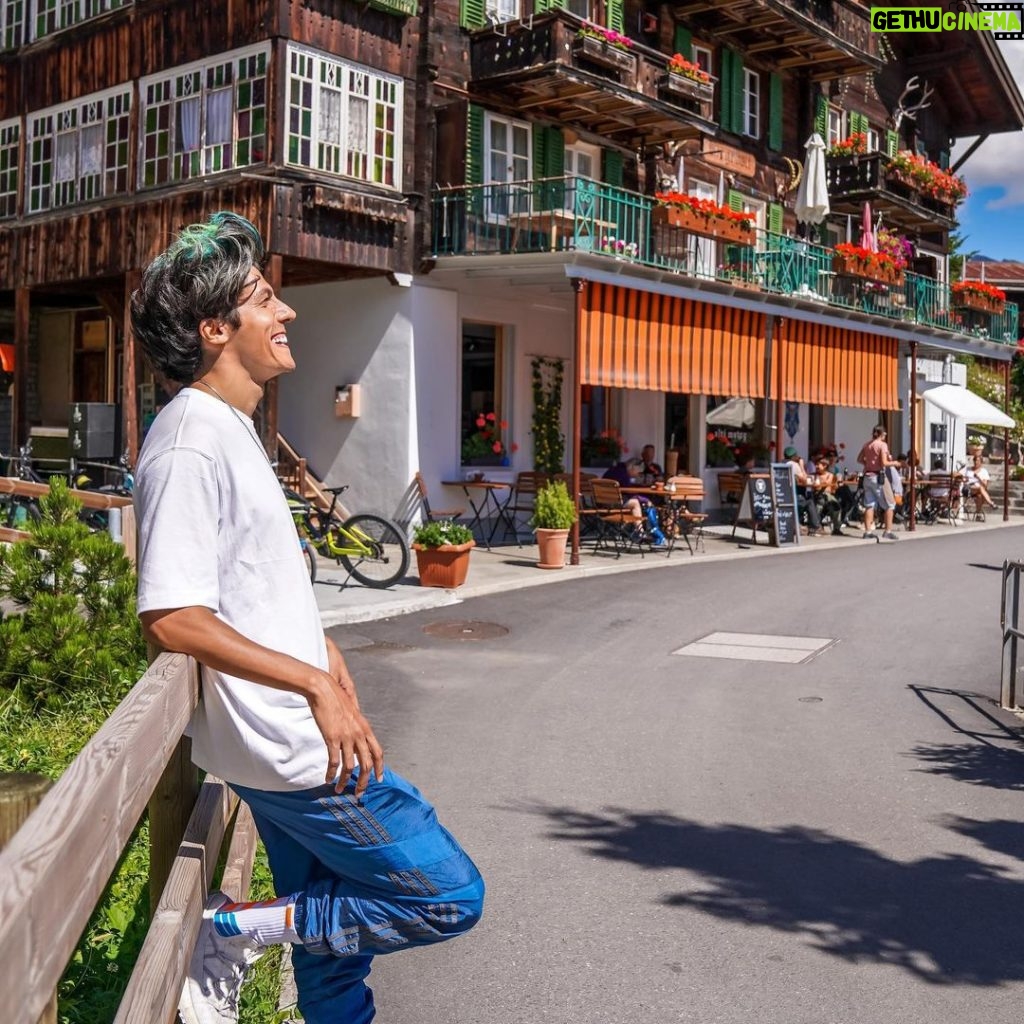 Rafa Polinesio Instagram - Pueblo de duendes 🍀🇨🇭 Murren, Switzerland