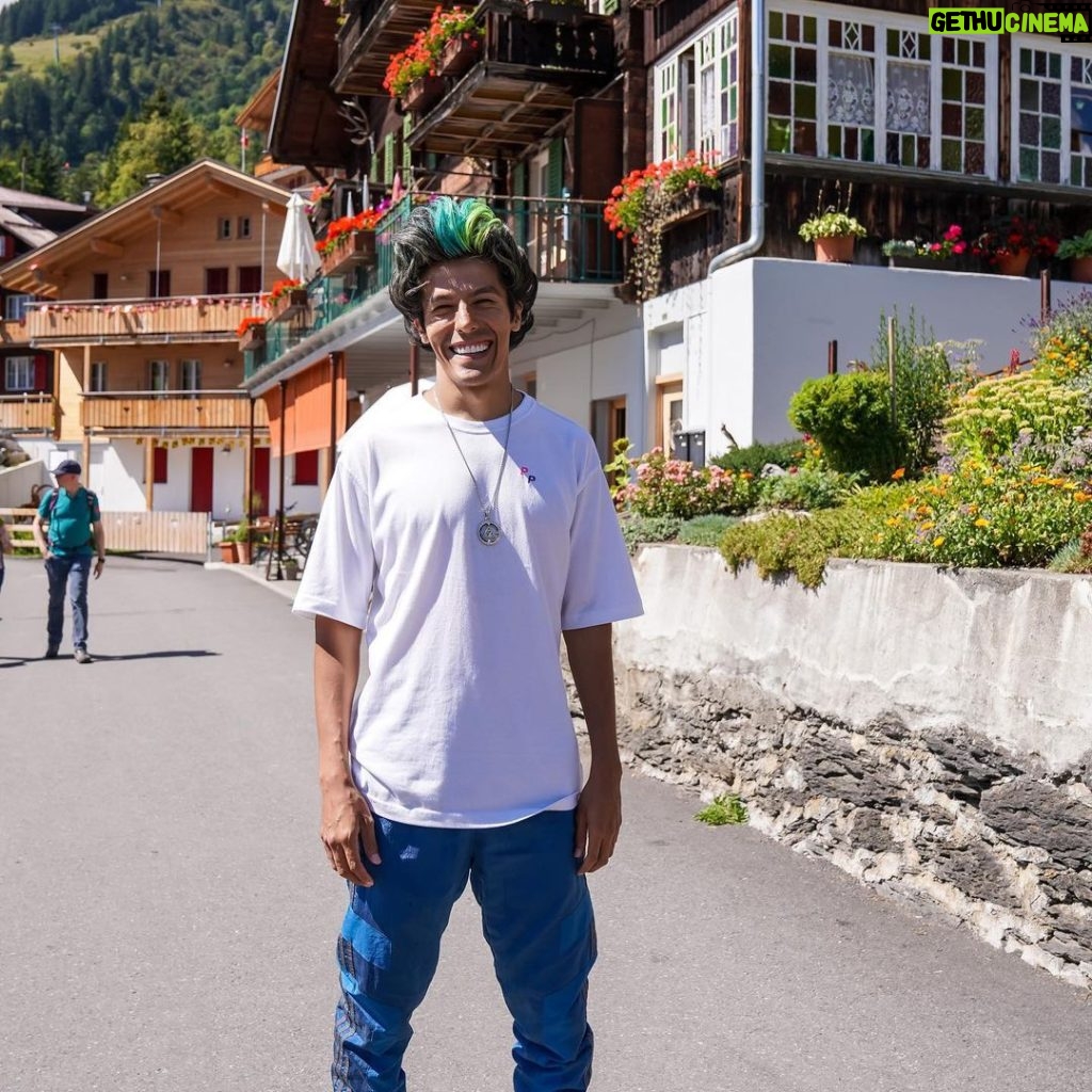 Rafa Polinesio Instagram - Pueblo de duendes 🍀🇨🇭 Murren, Switzerland