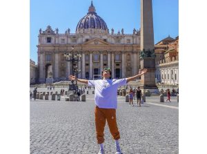 Rafa Polinesio Instagram - Ustedes escogieron que visitáramos este lugar en mis stories, fue impactante 🕊⛪️