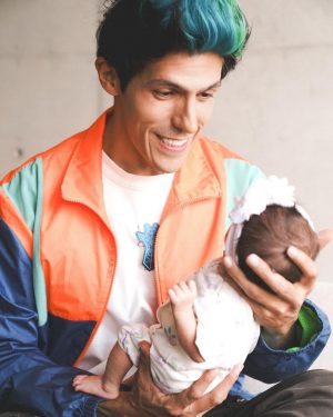 Rafa Polinesio Instagram - Las fotos que les había prometido con Alquimia!! 👶 Es muy tranquila y despierta 💥🙌