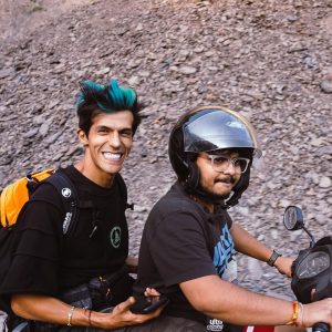 Rafa Polinesio Instagram - Mi familia india 🇮🇳 jajajaja mi cara en la primera foto 😂💀pero es la única que tenía con mi mamá India.
Polinesios Gold ya vieron la versión extendida del vlog??