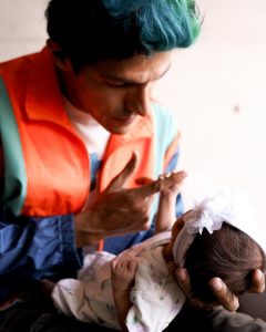 Rafa Polinesio Instagram - Las fotos que les había prometido con Alquimia!! 👶 Es muy tranquila y despierta 💥🙌