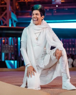 Rafa Polinesio Instagram - Me encantó este outfit ⚪️ pero verlos, escucharlos y sentirlos llenó mi 💚!!
💭💭💭
Hace tiempo me desconecte de este tipo de eventos 📸 para vivir otras experiencias y ahora que volví recordé lo bien que me la paso, me sentía en mi elemento y sobre todo estar junto a ustedes (que por cierto): fue lo que más hice en esta alfombra “platicar y abrazarlos”.
Me decían: 
“He comido más con ustedes que con mis papás” 
“Ustedes fueron mi infancia y ahora mi adolescencia” 

Ese día mis Polinesios me recordaron la gran familia que somos y que unidos podemos ir más allá de nuestros sueños. 👐
Es tiempo para “La Nueva Era PP”, ahora estaremos mas cerca de ustedes en diferentes formas, más allá de lo que podemos imaginar y el mundo conocerá la fuerza de nuestra familia porque TODO ES POSIBLE!!
💭💭💭
Disfruten el juego 💚