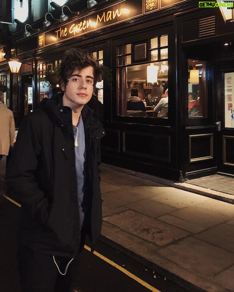 Rafael Lange Instagram - fala ai meu compadre Oxford Street