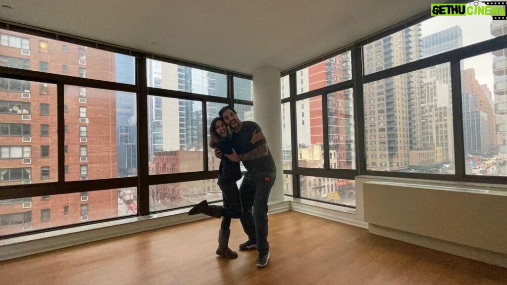 Rafinha Bastos Instagram - Apartamento novo!!! Olha que coisa linda, Brasil!!! Feliz demais!!! NY 28/1/2022 Manhattan, New York