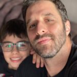 Rafinha Bastos Instagram - Quando começou a pandemia, fiquei preocupado de cancelar os shows em NY e voltar pro Brasil. Passaram-se 18 meses e esse tempo todo ao lado desse carinha aí foi incrível. Breve devo voltar pros EUA e já tá dando uma saudade desgraçada. Te amo, filhones! Ps: Post sem piada sim. Aqui é amor e sentimento, caraio!