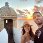 Rafinha Bastos Instagram - Vim pra Bahia com ela. Peguei sol, visitei coisas velhas, passeei por ruelas apertadas, entrei em igrejas abafadas e ainda sorri para 648 fotos. Ou tô apaixonado… ou enloqueci. Me casa ou me interna, Brasil. Ps: Sim… sugeri fazer o passeio pelo Google Street View, mas a idéia não foi bem recebida. Salvador, Bahia, Brazil