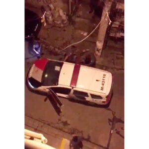 Rafinha Bastos Instagram - Mais um George Floyd de todo dia no Brasil. Isso aconteceu hoje em São Paulo. Por sorte, a câmera mostra o número da viatura e os policiais já estão sendo investigados. Ações como essa acontecem aqui a todo momento e raramente chegam ao conhecimento do público. Até porque nem a vítima e muito menos as testemunhas tem coragem de denunciar o abuso. Foi exatamente isso que aconteceu nesse caso. O rapaz disse ao delegado que estava machucado porque havia escorregado na escada. Esse é o Brasil. #SãoPaulo #policebrutality /// 🇺🇸 The George Floyds of everyday in Brasil.