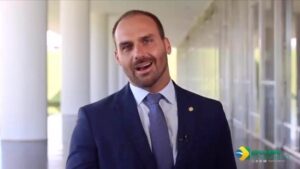 Rafinha Bastos Instagram - A abertura do programa do Eduardo Bolsonaro no Youtube ficou show!