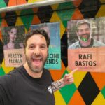 Rafinha Bastos Instagram - O amigo Rafael não tem a assessoria de imprensa da Anitta, mas tá dando seus pulos. Isso aqui é gigante: Esse sábado vou fazer o meu solo na Broadway em NY. Vem me assistir no @carolinesonbway! Ingressos na bio e nos stories!