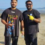 Raftaar Instagram - Thank you mere bhai @raftaarmusic for joining us today and making 264th week of @beachwarriorsindia strongest 💪✨️ #Earthday became even more special with your presence and motivation 💚✨️ Eagerly waiting for more such projects together 🤞 Love you Bhai 🧿🤗❤️ Juhu Koliwada